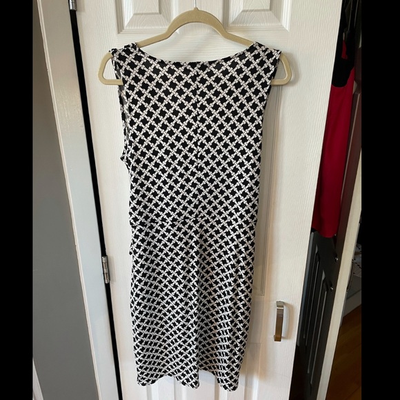 2/$40 NWT Banana Republic Sleeveless Black & White geometric Faux Wrap Dress S - Picture 4 of 6